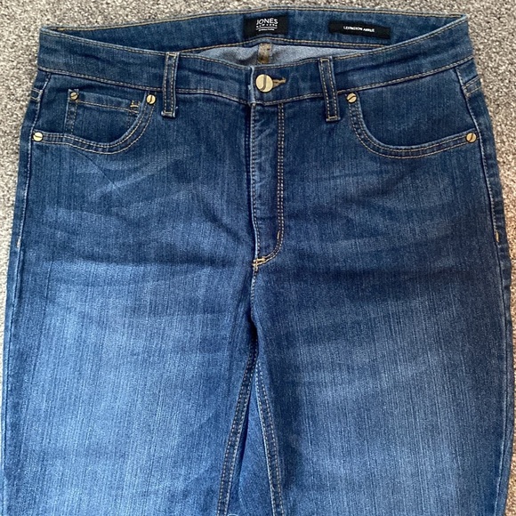 Jones New York Signature Women’s Jeans Straight sz 10 Like New - Picture 2 of 8